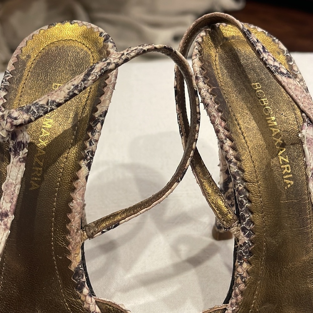 BCBG max Azria slim back snake, print heels, size 7 1/2 pre-owned - Picture 2 of 5